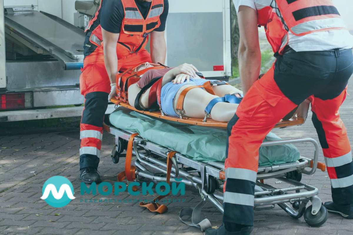 Перевозка больного Больной на носилках