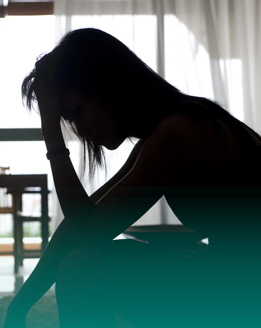 силуэт девушки в депрессии девушка в депрессивном состоянии