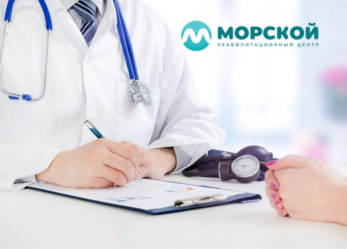 Врач проводит опрос  пациента