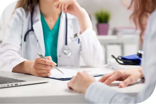 Консультация Врач консультирует пациента